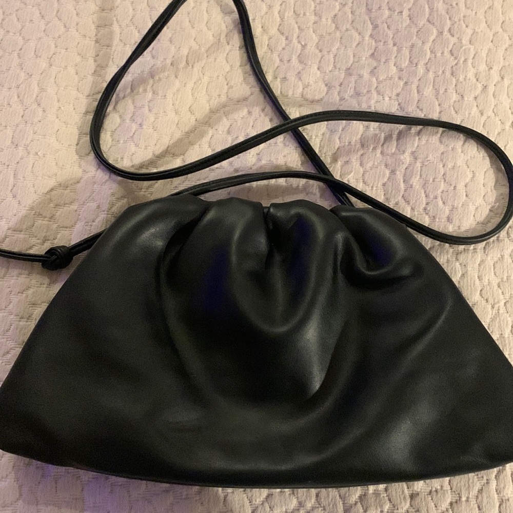 Super versatile bag. Use as clutch or with strap